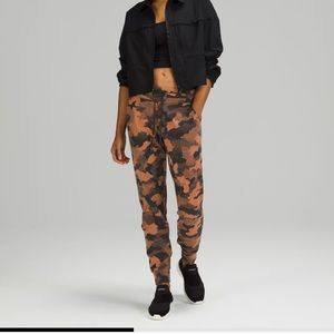 Lululemon Ready To Rulu Jogger Pants size 4 CAMO